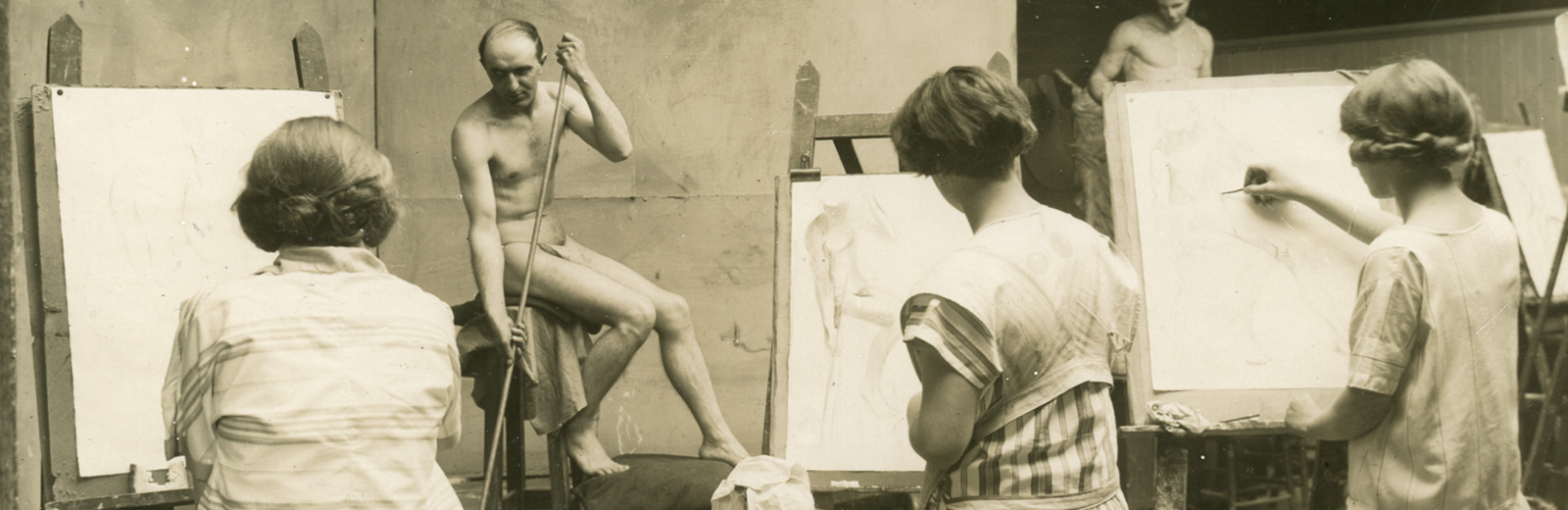 Drawing class at the Reading School of Art, with a male model.
