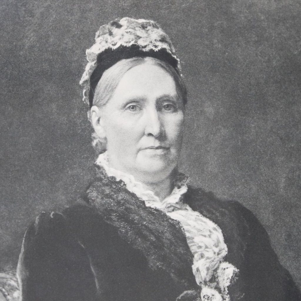 Black and white photo of the head and shoulders of Elizabeth Palmer.